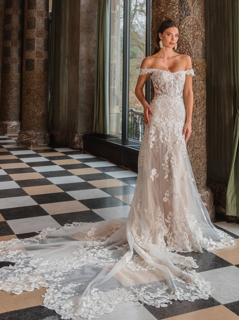 Royal by Diane Legrand Ariane (30, IV/NUDE)