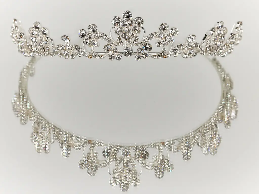 Tiara 18196