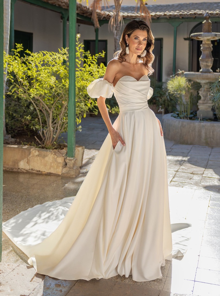Romance 8333 - with Lacing Up